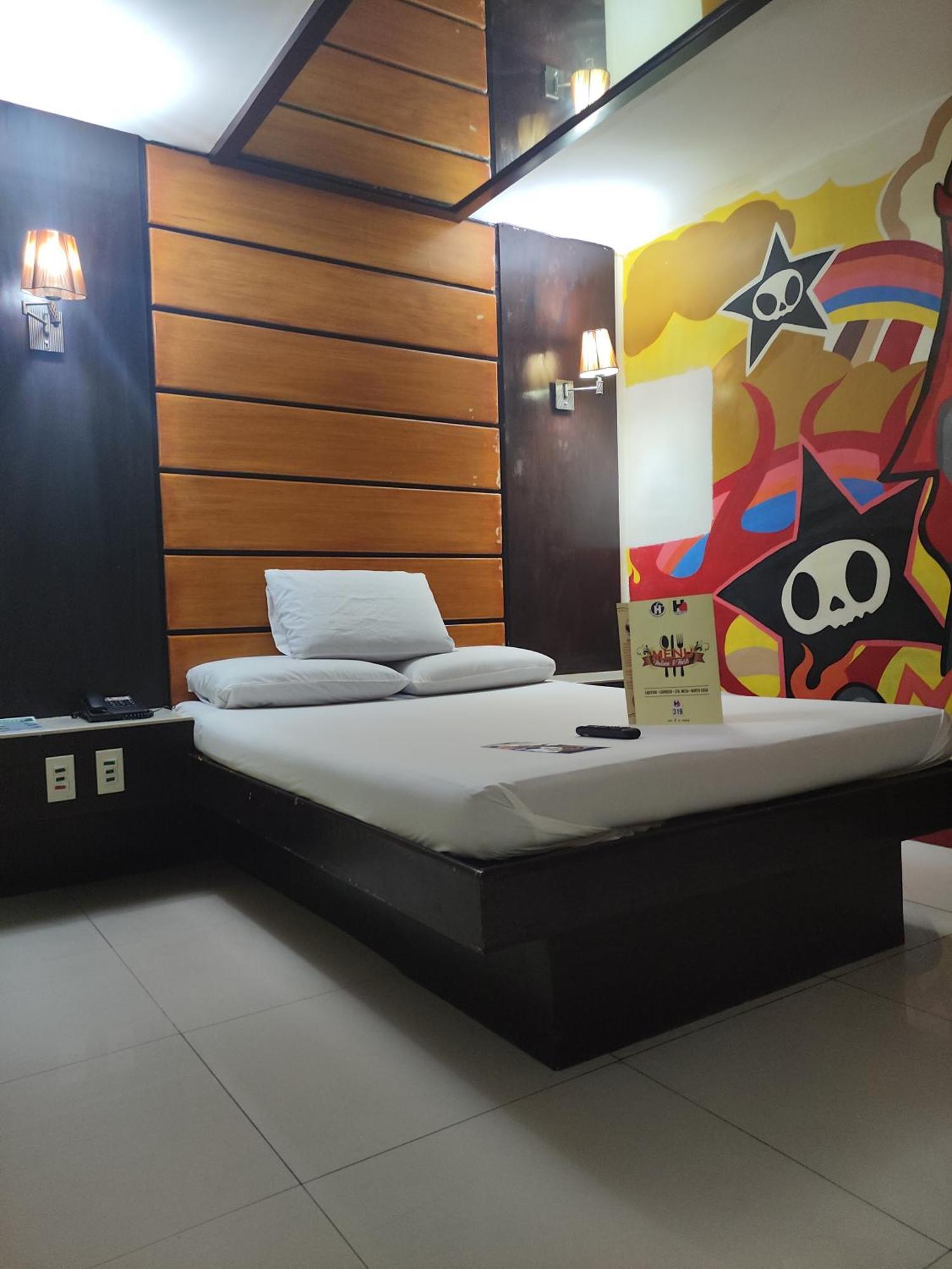 Harts Hotel-Кесон-Сити Экстерьер фото