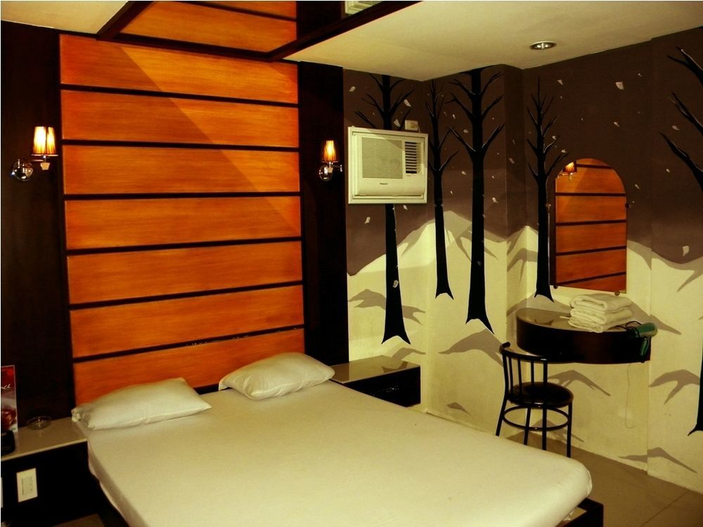 Harts Hotel-Кесон-Сити Экстерьер фото